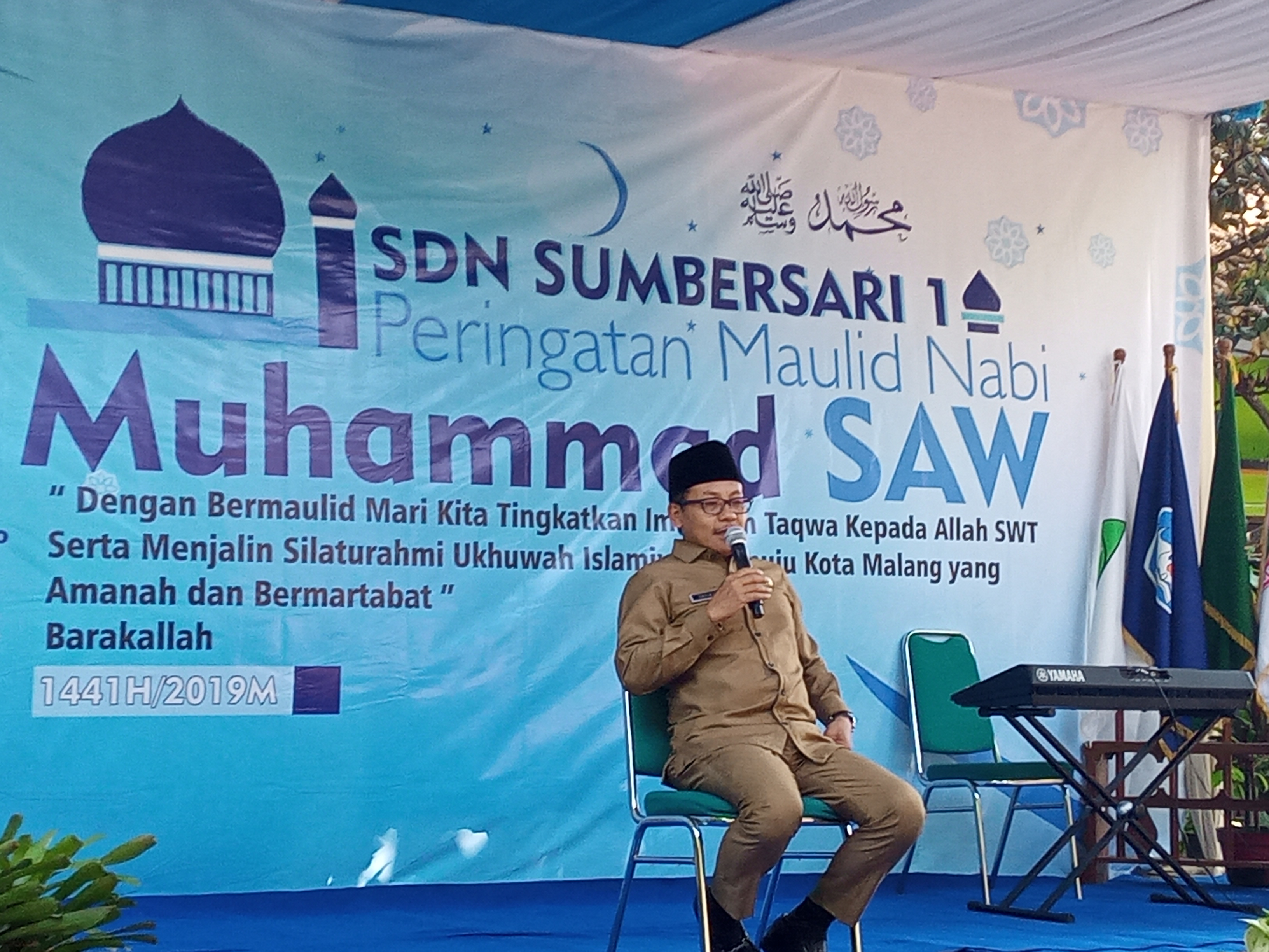 Wali Kota Malang, Sutiaji saat memberikan ceramah dalam rangka peringatan Maulid Nabi Muhammad SAW. (Foto:Theo/ngopibareng.id)