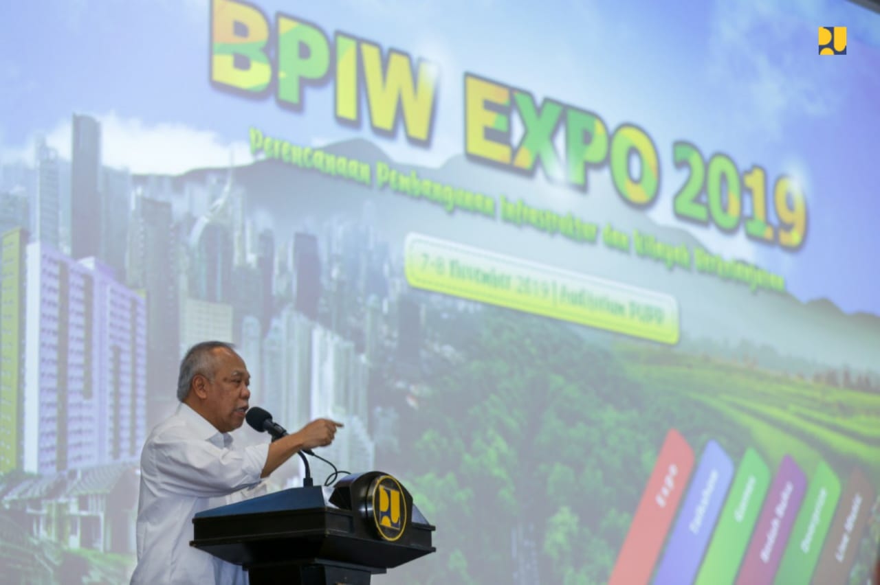 Menteri Pekerjaan Umum dan Perumahan Rakyat (PUPR) saat memberikan sambutan dalam pembukaan Badan Pengembangan Infrastruktur Wilayah (BPIW) Expo 2019 di Auditorium Kementerian PUPR Kamis 7 November 2019. (Foto: Kementerian PUPR)