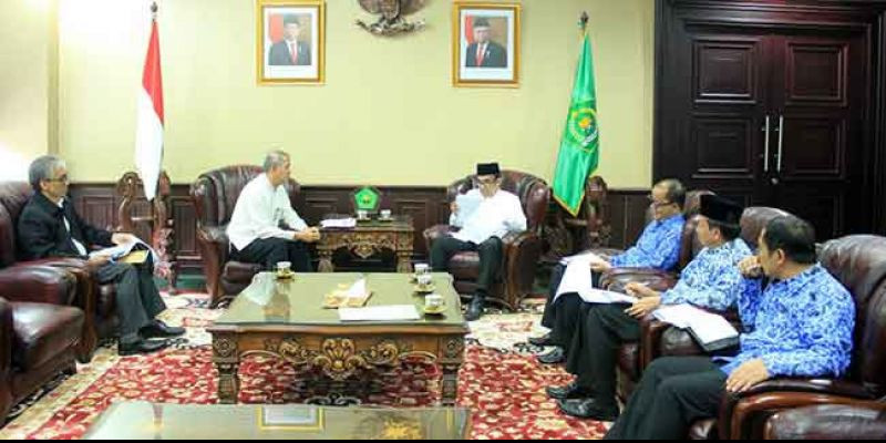 Menteri Agama Jenderal (Purn) Fachrul Razi bersama Anggito Abimanyu di Jakarta. (Foto; Kemenag)