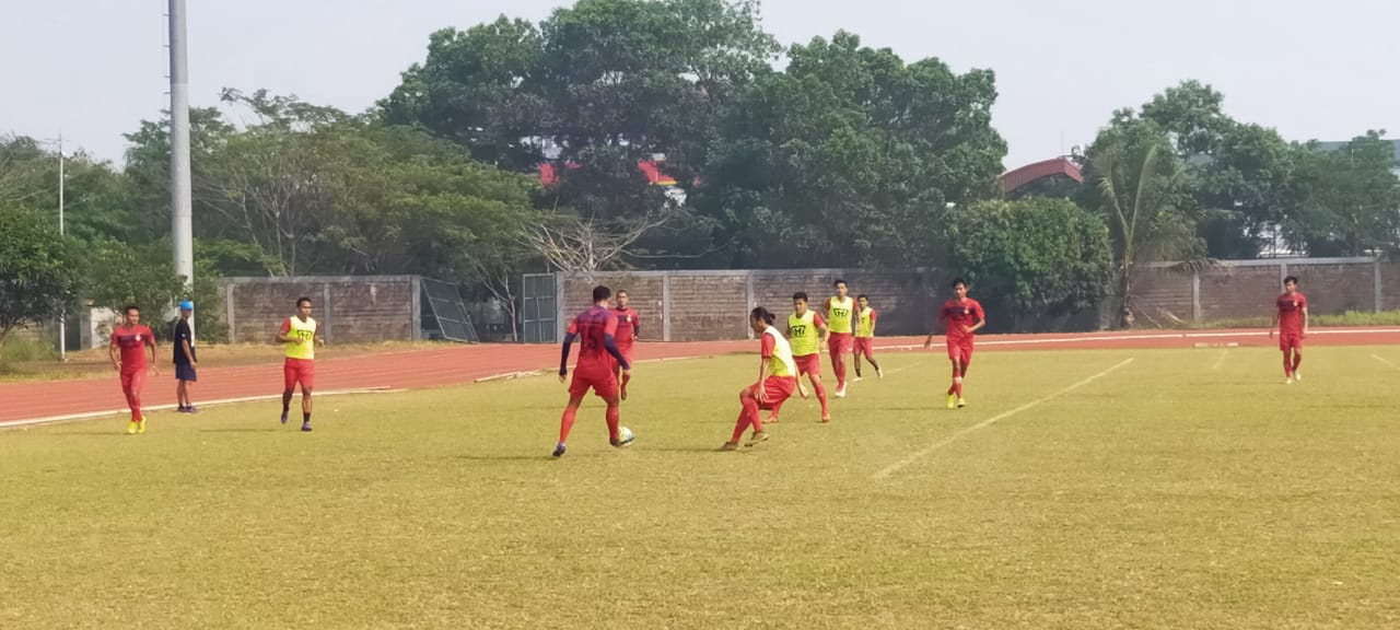 Jelang melawan Persita Tangerang nanti sore Persik Kediri gelar latihan (foto: istimewa)
