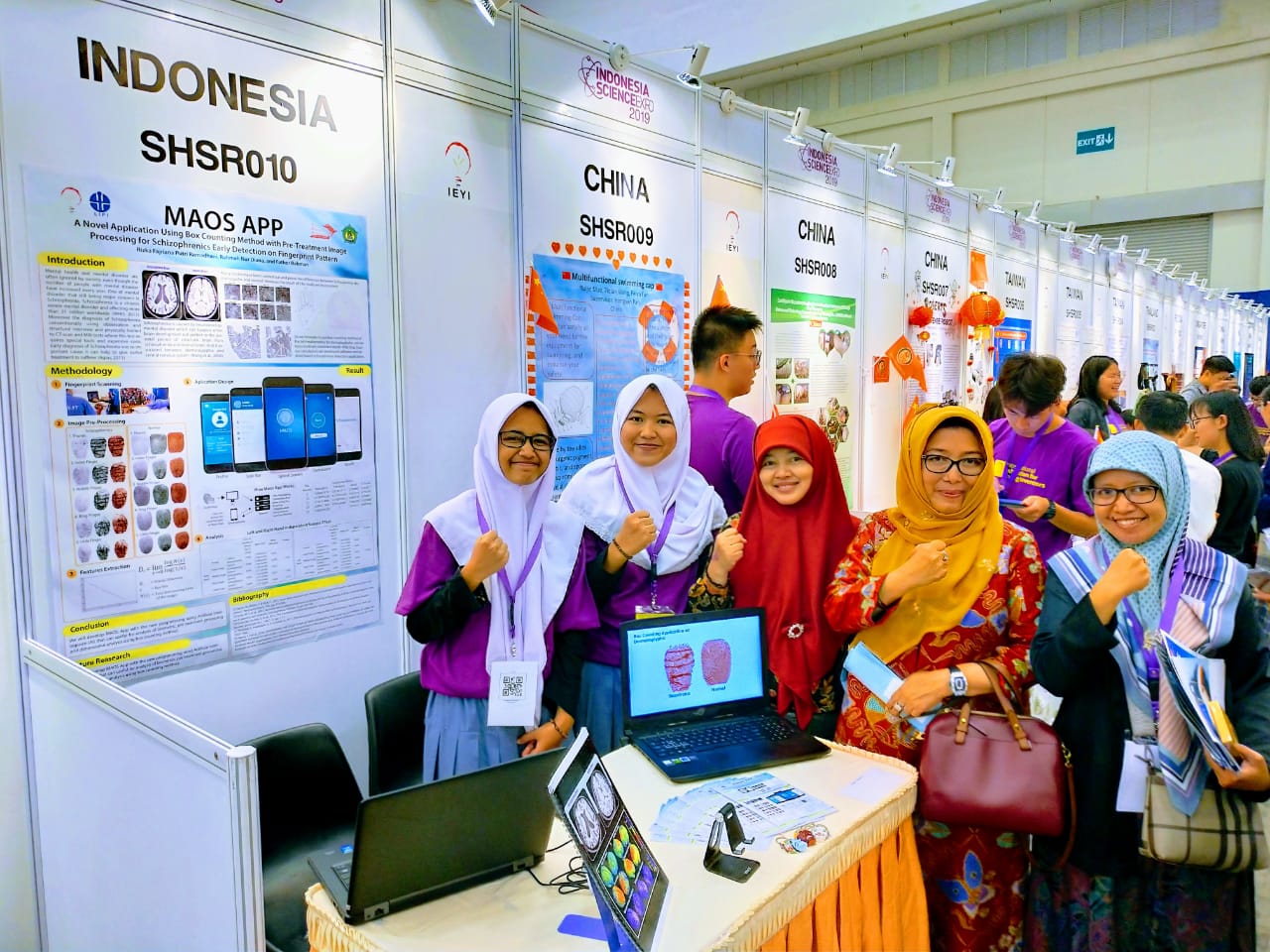 Tim Maos App saat acara International Exhibition for Young Inventor (IEYI) yang diselenggarakan oleh Japan Institute of Invention (Foto: dok. istimewa) 