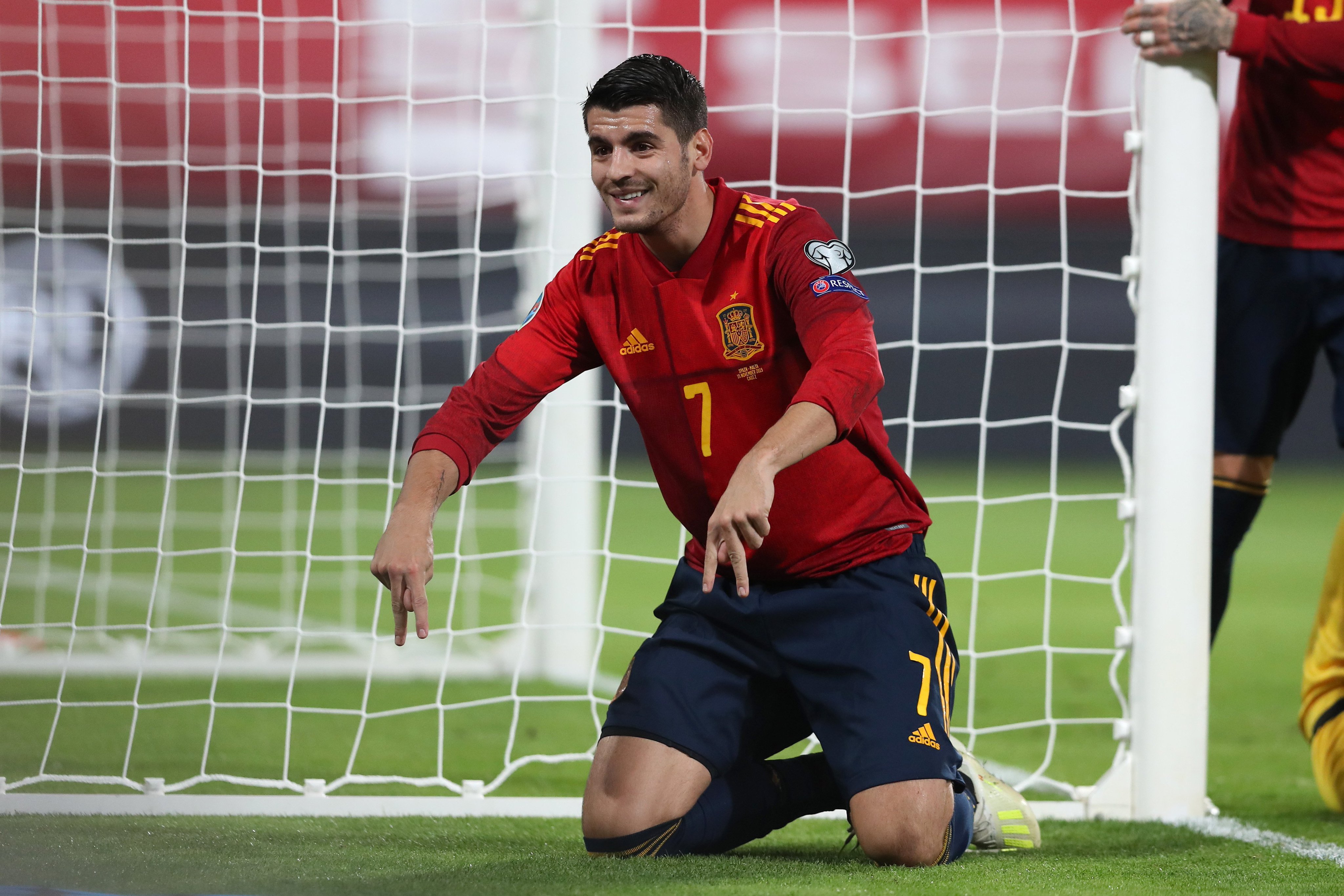 Alvaro Morata saat melakukan selebrasi usai mencetak gol pembuka ke gawang Malta. (Foto: Twitter/@SeFutbol)