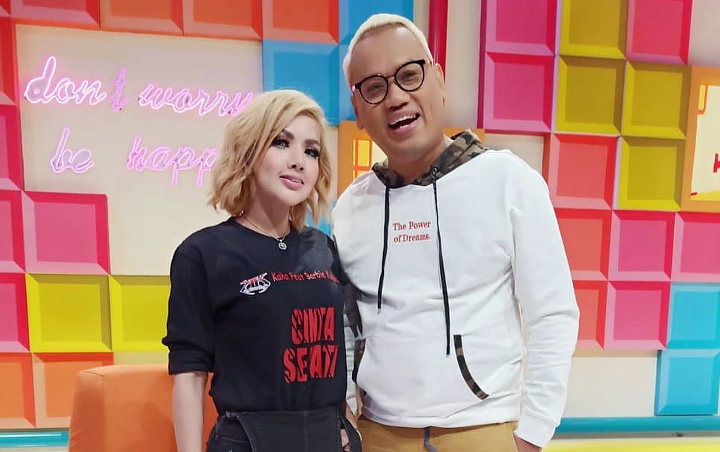 Uya Kuya bongkar isi saldo ATM Barbie Kumalasari di kanal YouTube Uya Kuya TV. (Foto: YouTube Uya Kuya TV)