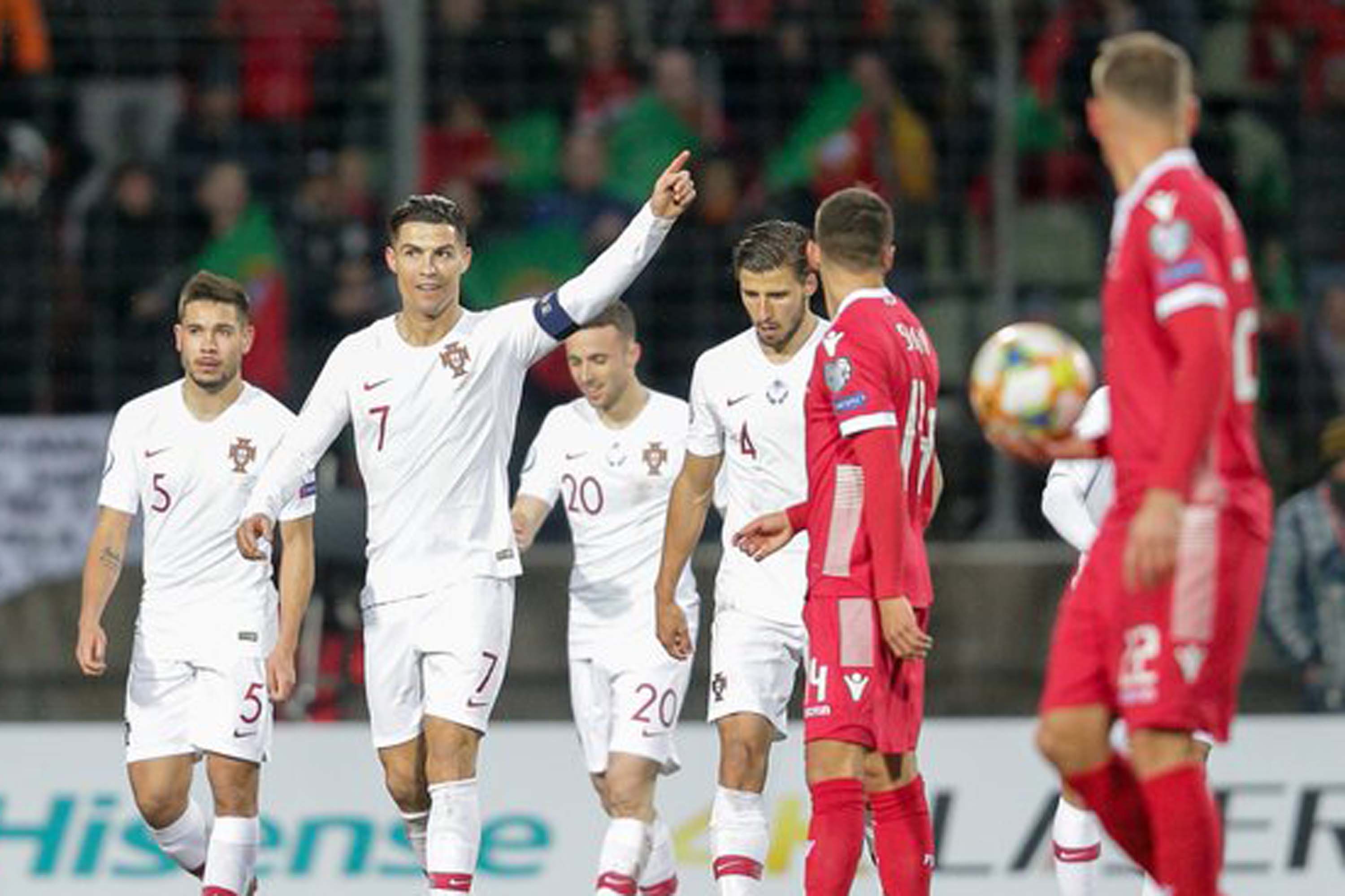 Cristiano Ronaldo membawa Portugal melaju ke putaran final Piala Eropa 2020 setelah mengalahkan Luksemburg 2-0. (Foto: Twitter/@FIFAWorldCup) 