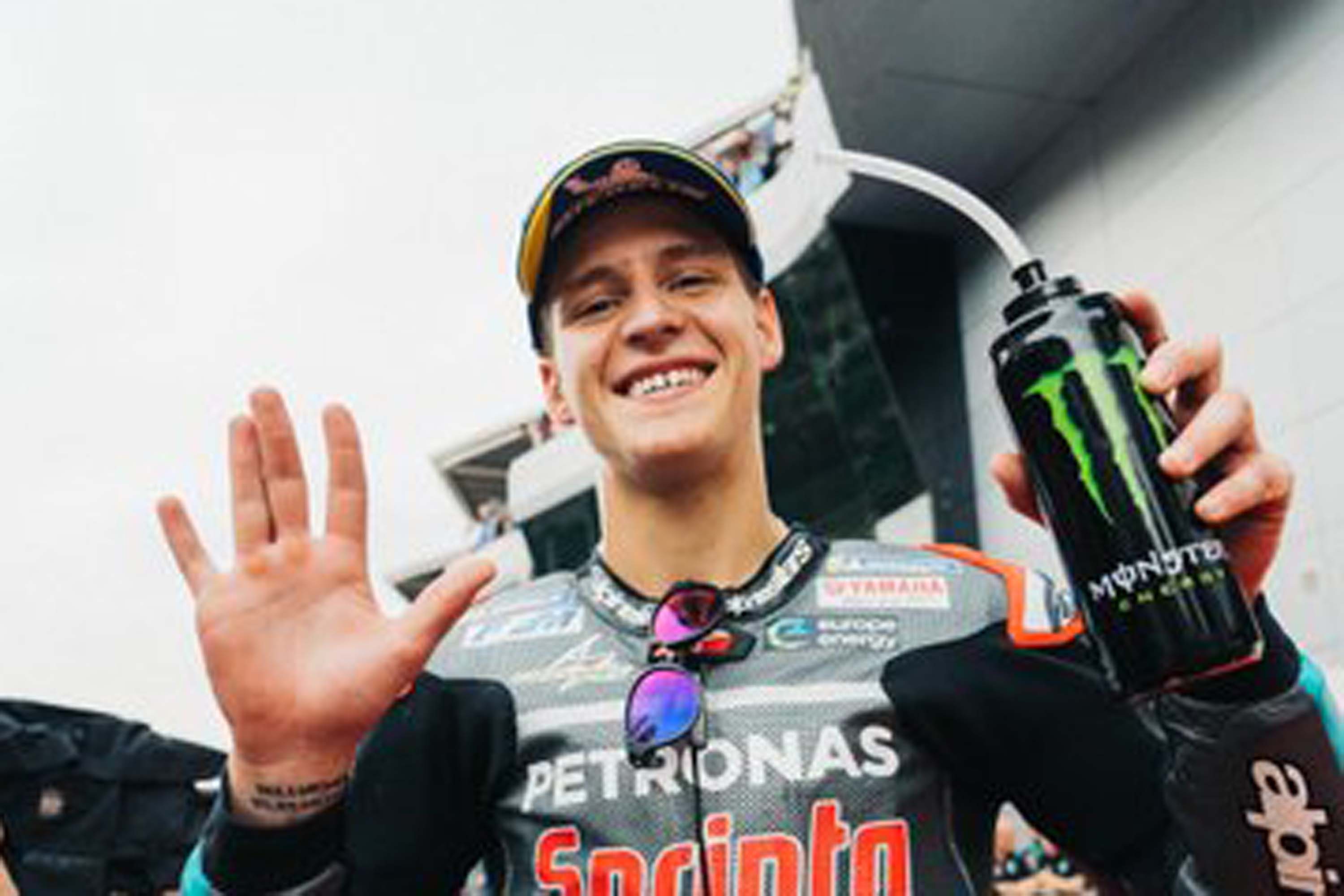 Fabio Quartararo gagal mengalahkan Marc Marquez di balapan penutup MotoGP 2019 di Sirkuit Riarcdo Tormo, Valencia. (Foto: Twitter/@