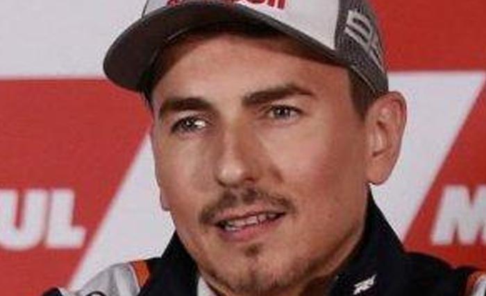 Jorge Lorenzo menyampaikan perpisahan, kemarin, di Valencia, Spanyol. (Foto:MotoGP)