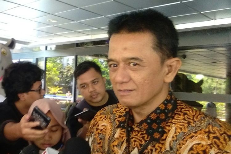 Chandra Hamzah usai bertemu Menteri BUMN, Erick Thohir, Senin, 18 November 2019. (Foto: Ant)