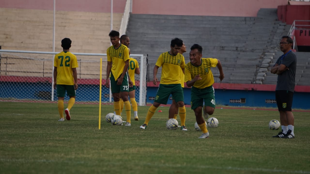 Skuat Persebaya Surabaya saat latihan di Gelora Delta Sidoarjo, Senin 18 November 2019. (Foto: Haris/ngopibareng.id)