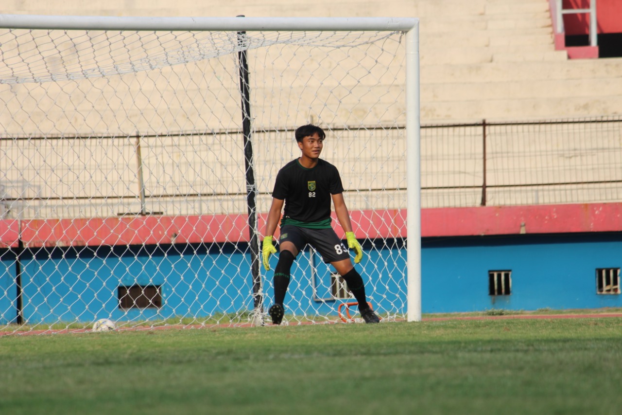 Ernando Ari saat jalani latihan bersama Persebaya senior. (Foto: Haris/ngopibareng.id)