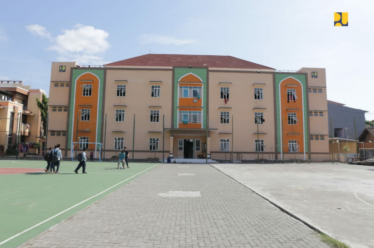 Rumah Susun (Rusun) untuk santri di lingkungan Pondok Pesantren Mu‘allimin Muhammadiyah yang berlokasi di Jalan Sadewo Kampung Ketanggungan, Kelurahan Wirobrajan Kabupaten Bantul, Sabtu 16 November 2019. (Foto: Kementerian PUPR)