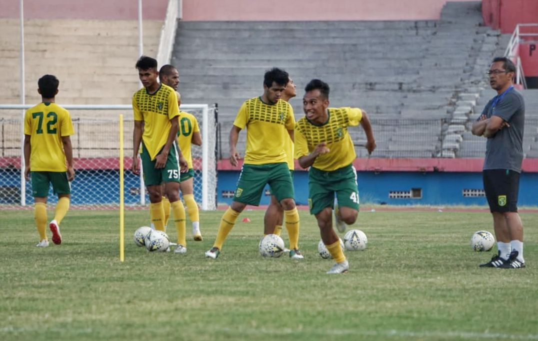 Skuad Persebaya saat latihan di Gelora Delta Sidoarjo. (Foto: Haris/ngopibareng)