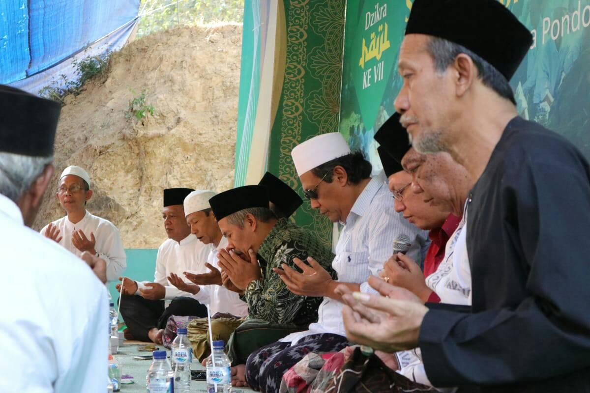 Ketua Pengurus Wilayah Nahdlatul Ulama (PWNU) Jawa Timur KH Marzuki Mustamar dalam acara pengajian. (Foto: Istimewa)