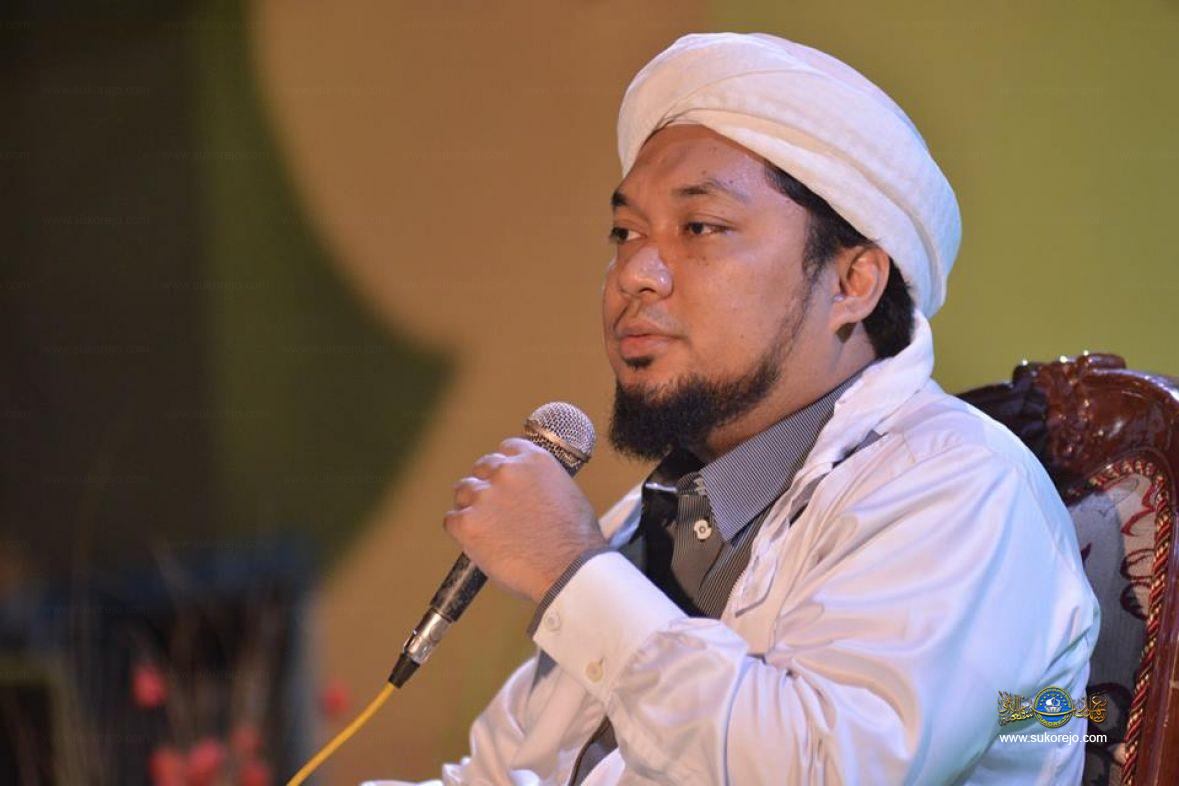 KHR Ahmad Azaim Ibrahimy, Pondok Pesantren Salafiyah Syafiiyah Sukorejo, Situbondo. (Foto: sukorejo.com)