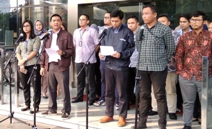 Sebagian pegawai KPK  saat menyatakan sikap menolak revisi RUU KPK beberapa waktu lalu. (Foto:Antara)