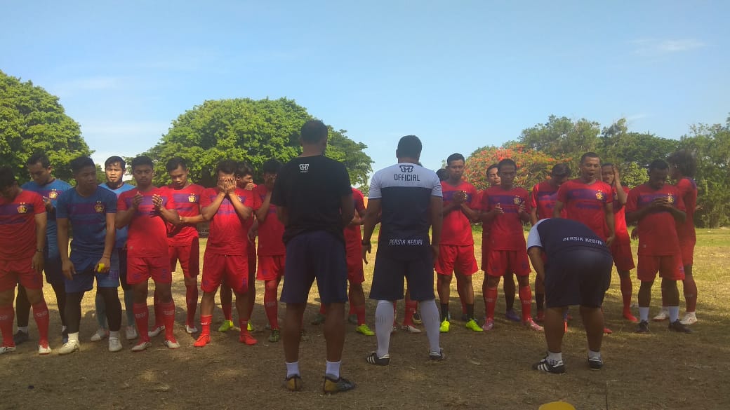 Persik Kediri menggelar latihan jelang semifinal di Bali. (Foto: Istimewa)