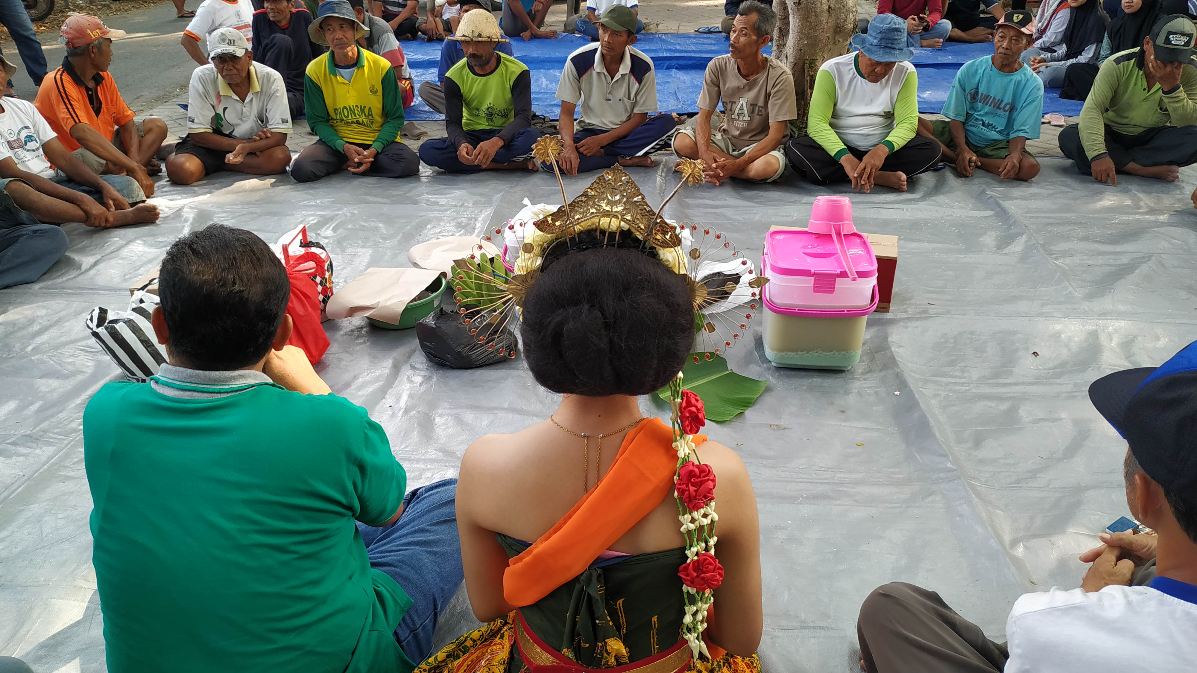 Petani desa Paron gelar ritual sedekah dawet minta hujan. (Foto: Fendi/ngopi bareng)