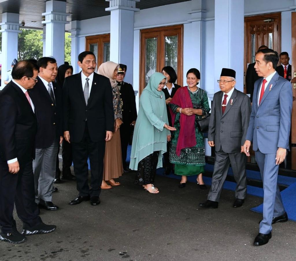 Presiden Jokowi berangkat ke Korea Selatan, diantar Wapres KH Ma'ruf dan jajaran menteri Kabinet Indonesia Maju. (Foto: Setneg)