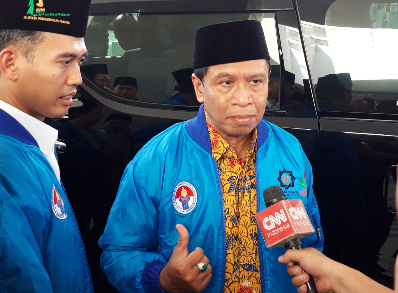 Menpora, Zainudin Amali saat berkunjung di acara Santriprenuer Expo yang digelar di halaman Universitas Islam Negeri Sunan Ampel (UINSA), Surabaya, Minggu 24 November 2019. (Foto: Haris/ngopibareng.id)