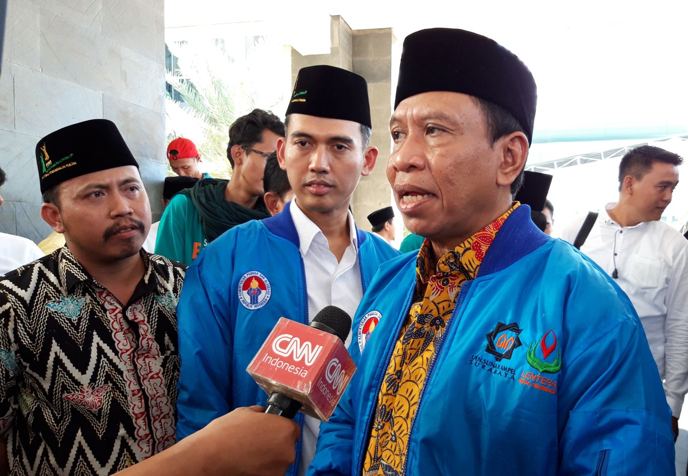 Menpora, Zainudin Amali saat berkunjung di acara Santriprenuer Expo yang digelar di halaman Universitas Islam Negeri Sunan Ampel (UINSA), Surabaya, Minggu 24 November 2019. (Foto: Haris/ngopibareng.id)