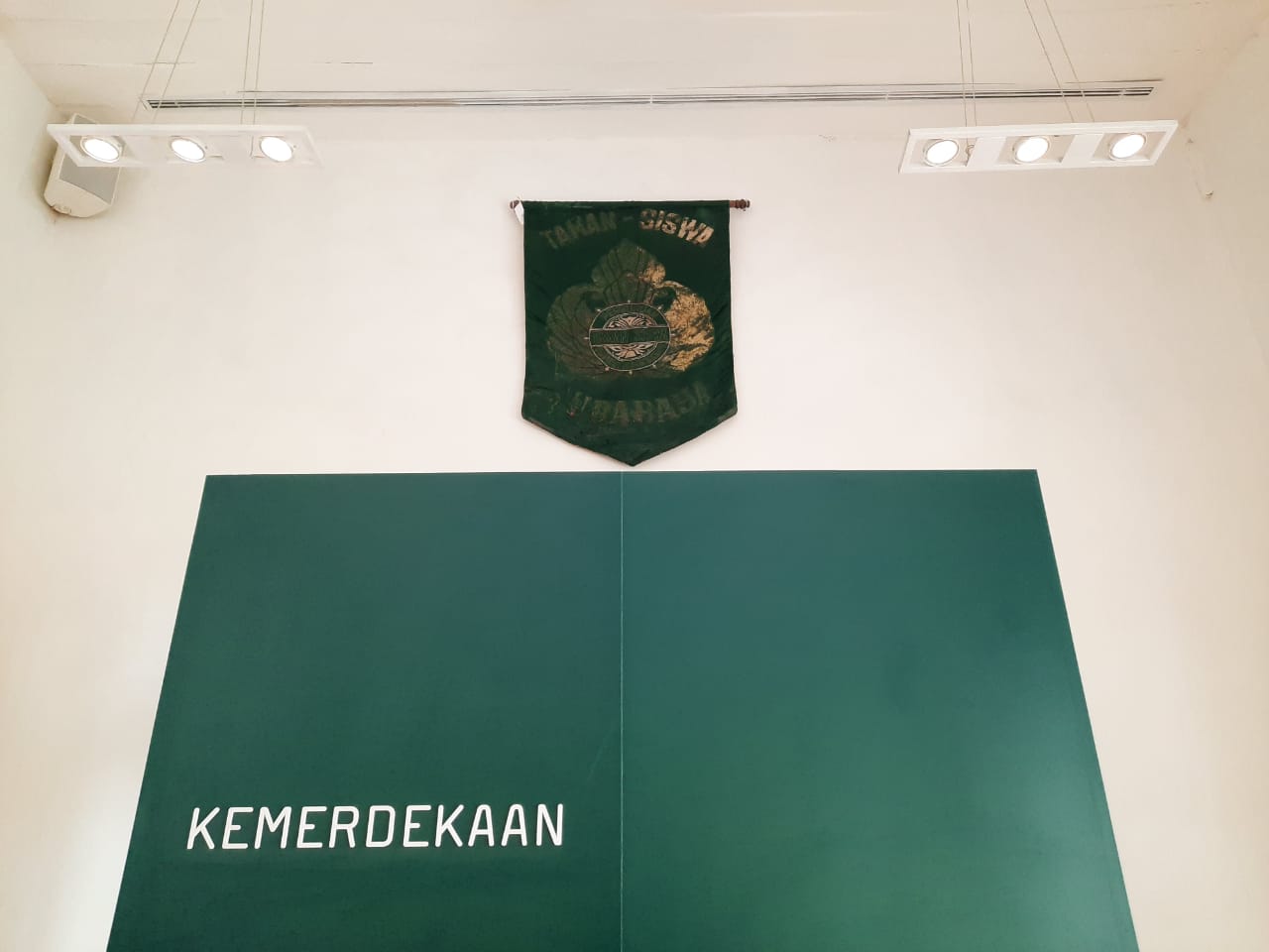Bendera Asli Taman Siswa. (Foto: Alief/ngopibareng.id) Bendera Asli Taman Siswa. (Foto: Alief/ngopibareng.id)