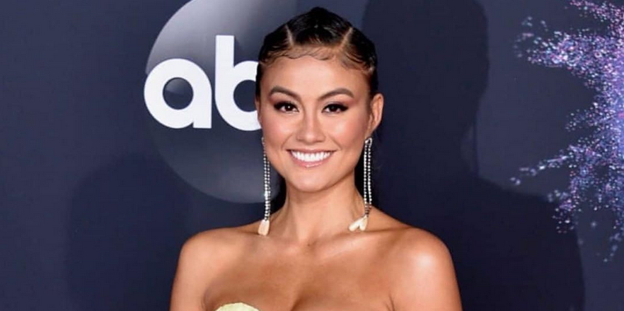 Agnez Mo tampil di red carpet American Music Awards 2019. (Foto: Instagram Agnez Mo)