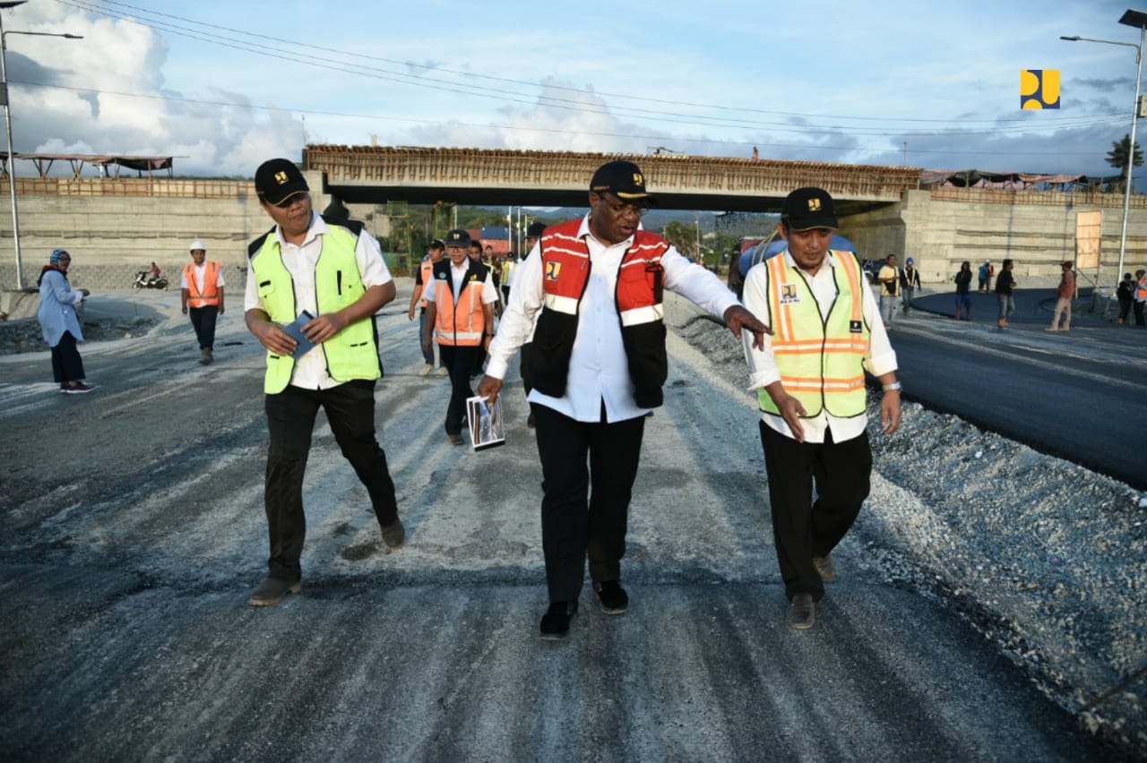 Wakil Menteri PUPR John Wempi Wetipo saat melakukan Kunjungan Kerja (kunker) di Kota Palu, Sulawesi Tengah. (Foto: Kementerian PUPR)