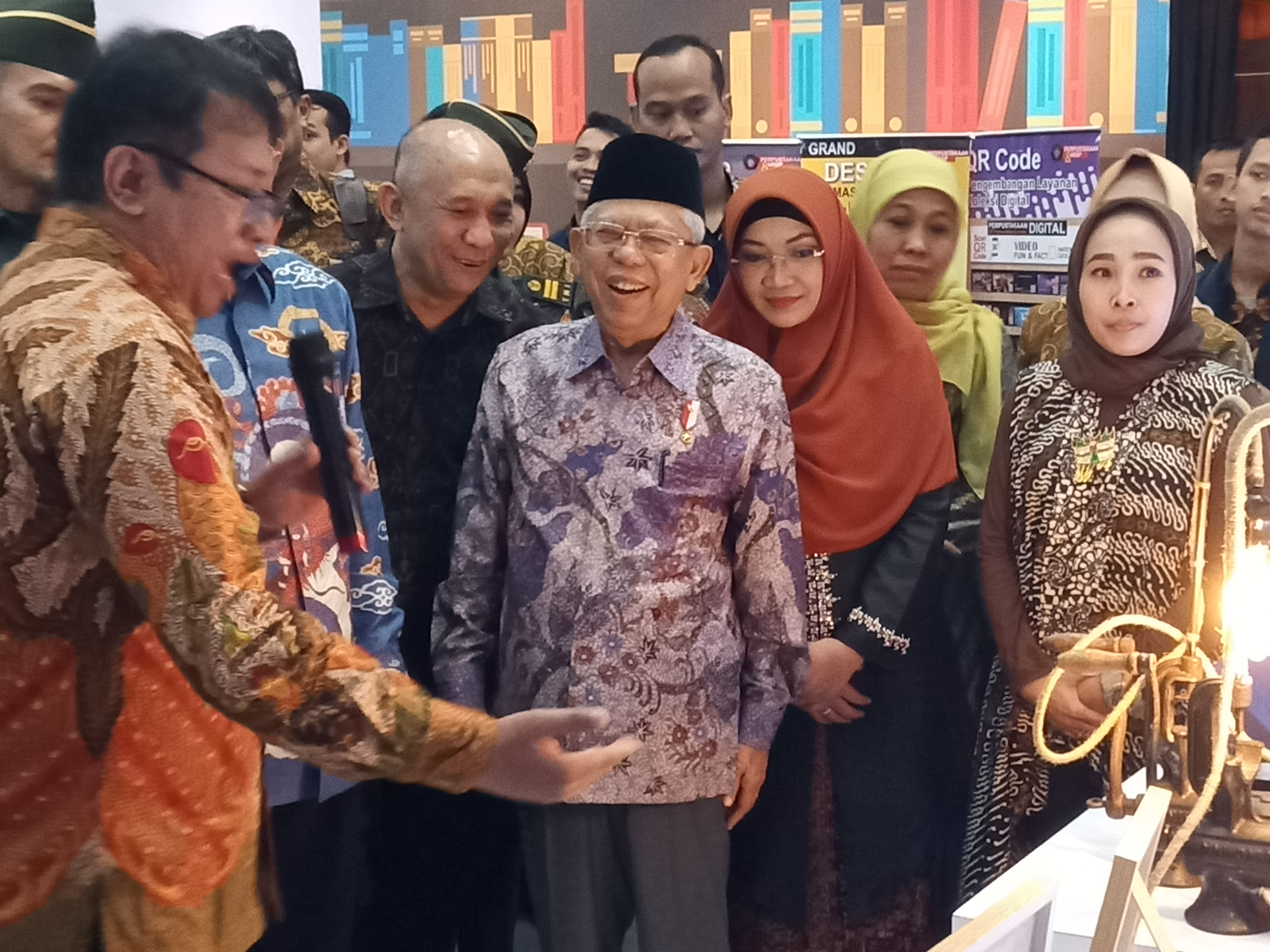 Wakil Presiden RI, KH. Ma'ruf Amin ketika usai menjadi pembicara di acara International Conference Halal and Thayib 2019, di Gedung Samantha Krida, Universitas Brawijaya (Foto: Theo/Ngopibareng.id)