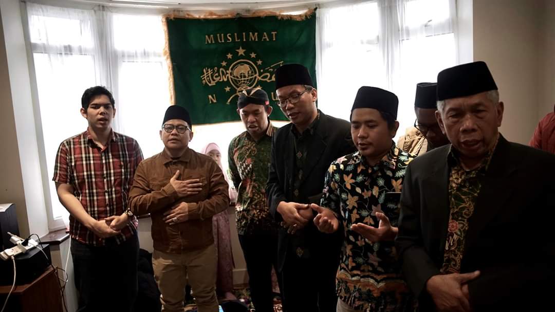 Pengurus Cabang Istimewa Nahdlatul Ulama United Kingdom (PCINU UK) bersama Pengurus Cabang Istimewa Muslimat NU UK, ketika menggelar Maulid dan Silaturahmi warga Nahdliyyin se-Inggris di London. (Foto: Istimewa) 