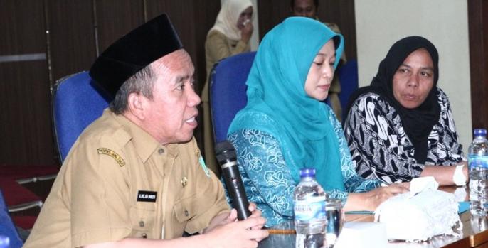 Wakil Bupati Pasuruan KH Mujib Imron saat membuka rakor pengarusutamaan gender di Gedung Segoropuro, Pasuruan. (Foto: Dok Humas)