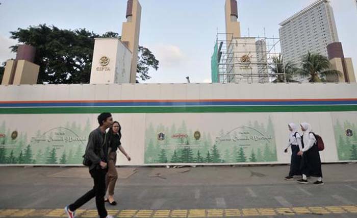 Areal Taman Ismail Marzuki di Jl. Cikini Rayana yang ditutup pagar. (Foto:Antara)