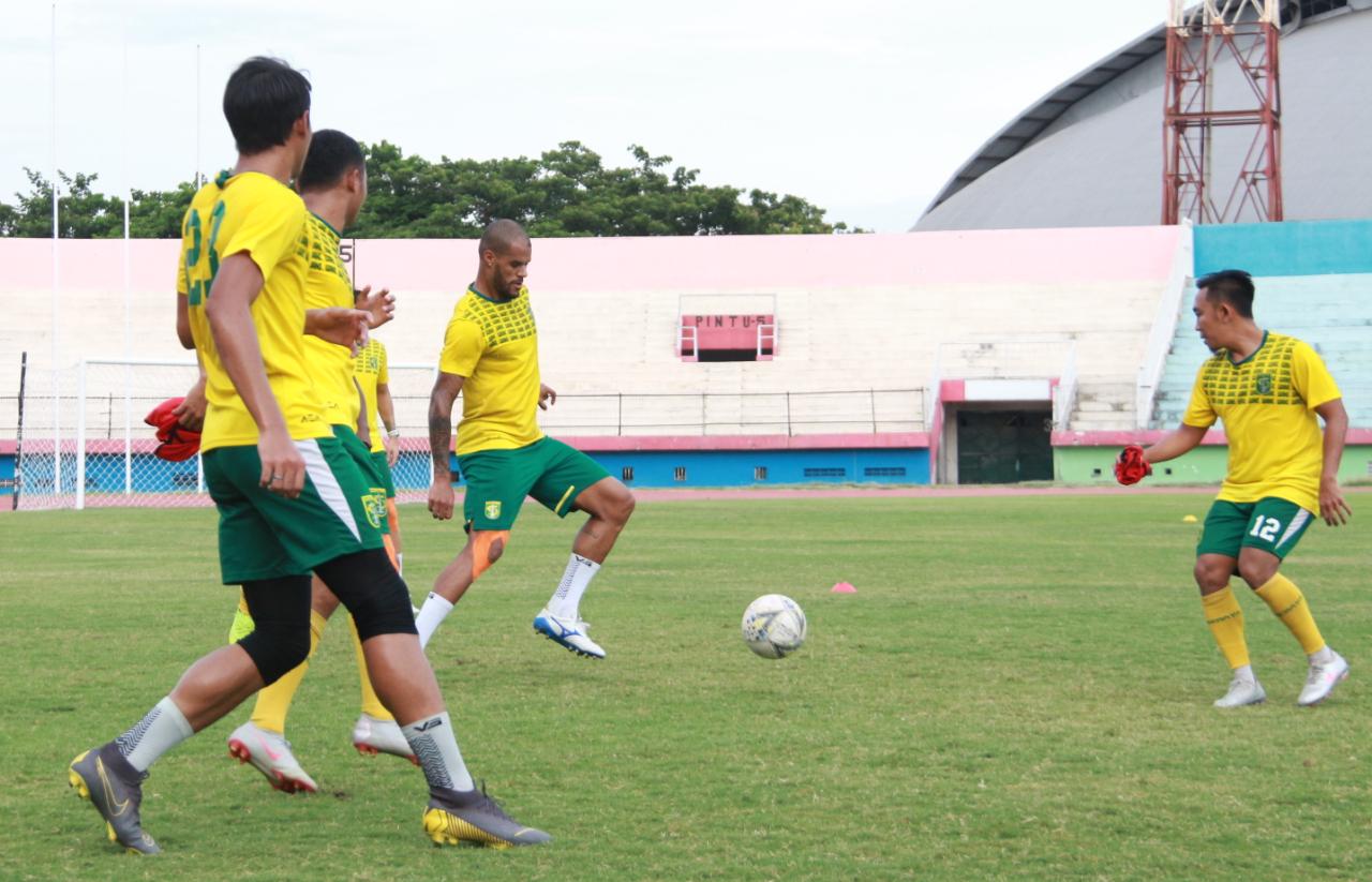 Skuat Persebaya saat latihan di Stadion Gelora Delta Sidoarjo, Sabtu 30 November 2019. (Foto: Haris/ngopibareng.id)