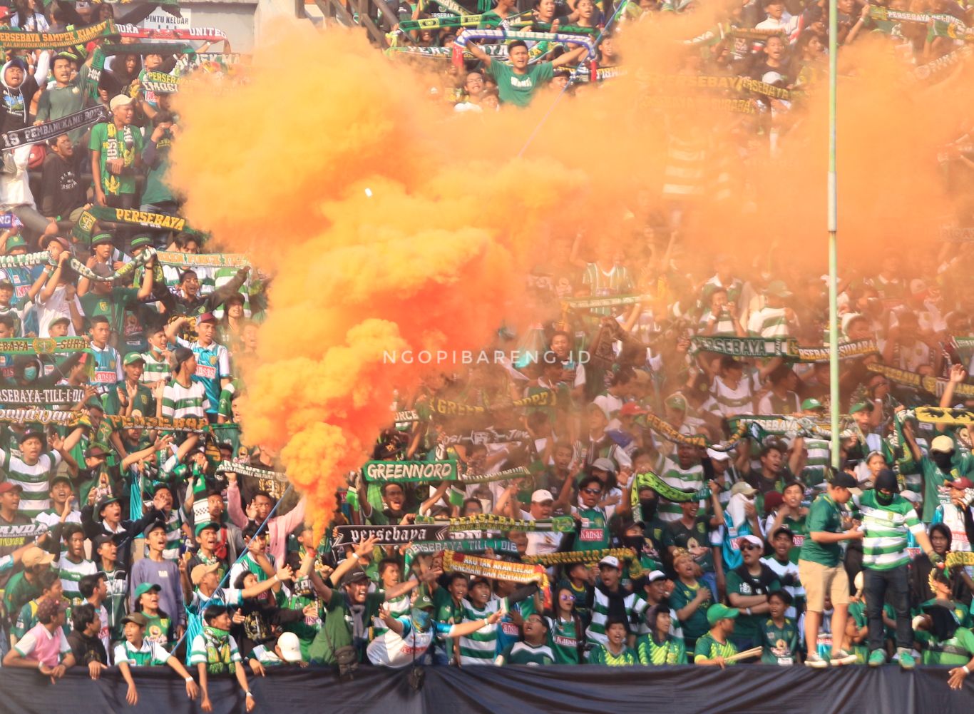 Suporter Persebaya, Bonek Mania. (Foto: Haris/ngopibareng.id)