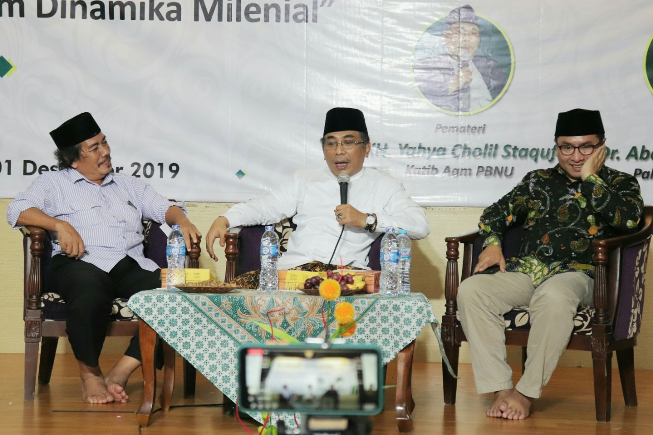 Katib Am PBNU KH Yahya Cholil Staquf (kanan) di Aula Yayasan Pondok Pesantren Qomaruddin, Bungah, Gresik. (Foto: Istimewa)