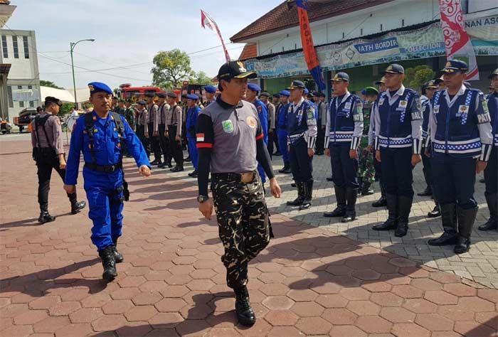 Bupati Pasuruan Irsyad Yusuf mimpin apel siaga bencana di alun-alun Wonorejo, Selasa, 3 Desember 2019. (Foto: Dok Humas)