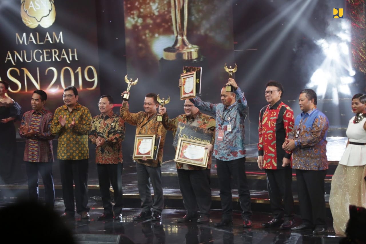 Pejabat tinggi Kementerian PUPR terpilih menjadi  pejabat teladan. (Foto: Kementerian PUPR)