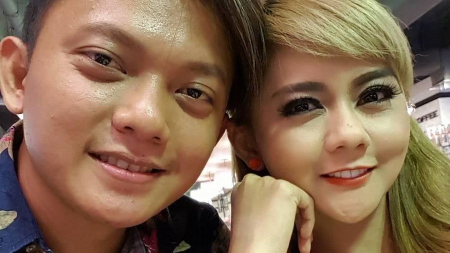 Jenita Janet saat bersama suami sekaligus manajernya, Alif Hedi Nurmaulid. (Foto: Instagram)