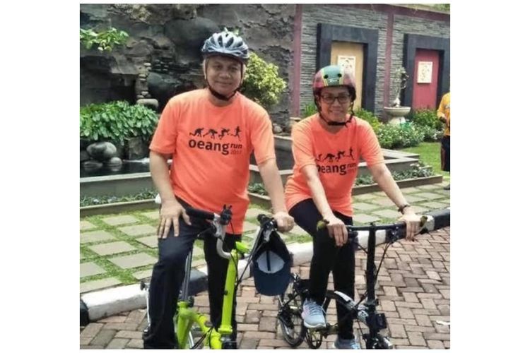 Foto Menteri Keuangan Sri Mulyani bersama suaminya, Tonny Sumartono, pada kegiatan Hari Oeang Republik Indonesia (HORI) tahun 2017. (Foto: Dok. Kemenkeu RI)