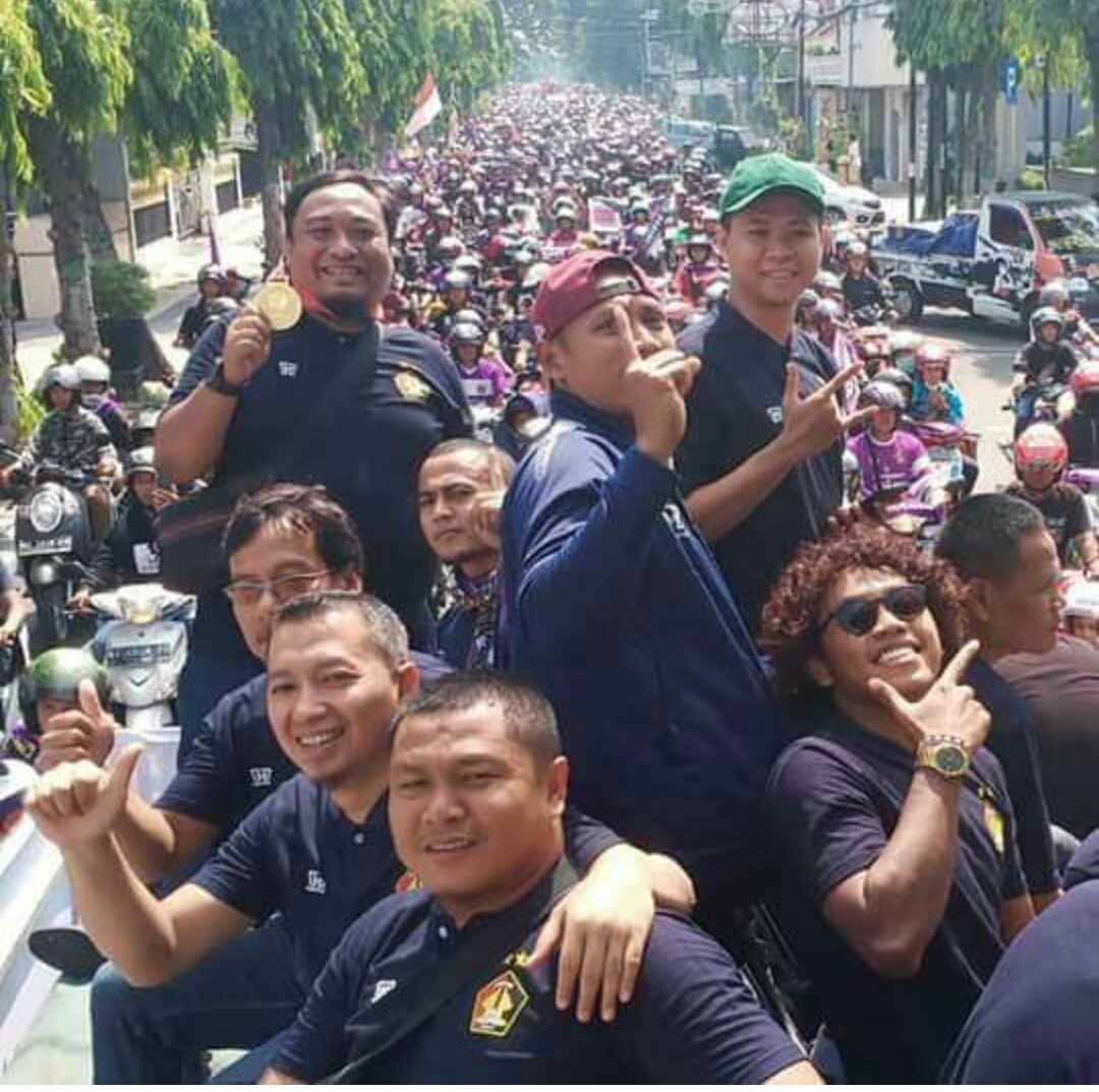 Ribuan suporter persik mania konvoi arak piala juara liga 2 (Foto istimewa)