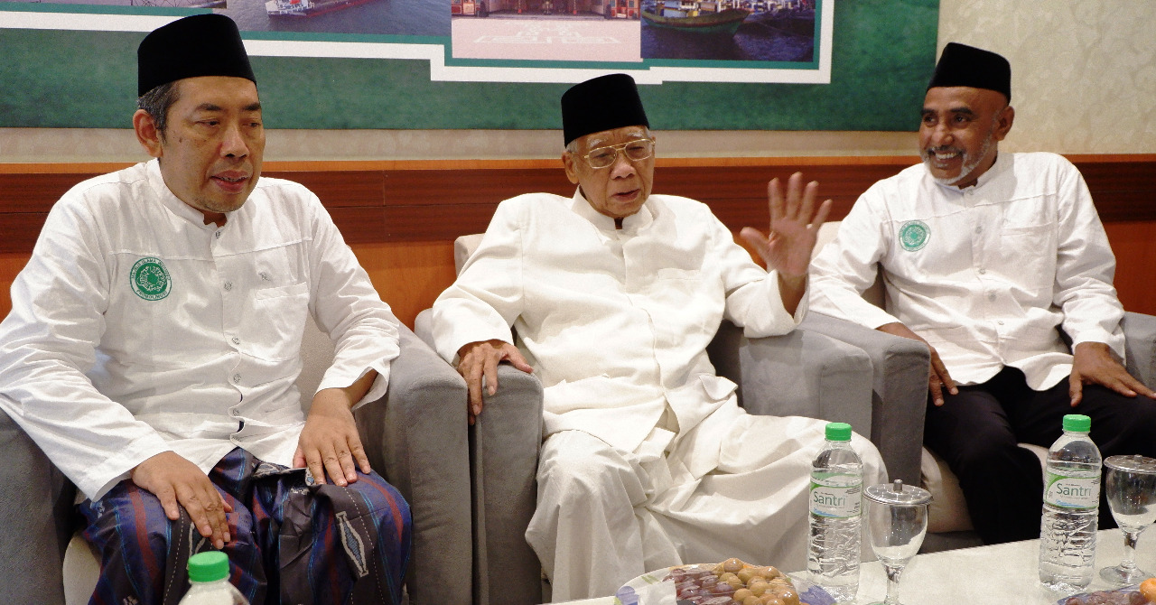 Ketua Umum MUI Jatim dan Ketua MUI Pusat (Bidang Dakwah), KH Abdusshomad Buchori (tengah). (Foto: Ikhsan/ngopibareng.id)m MUI Jatim dan Ketua MUI Pusat (Bidang Dakwah), KH Abdusshomad Buchori (tengah). (Foto: Ikhsan/ngopibareng.id)