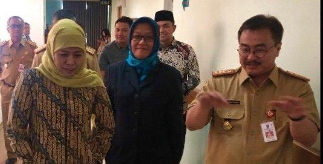 Guebrmur Jatim Khofifah Indar Parawansa saat mengunjungi RS DR Soetomo beberapa waktu lalu. (Foto: Ngopibareng.id)