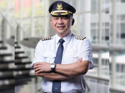 Mantan Direktur Utama Garuda Indonesia, I Gusti Ngurah Askhara Danadiputra atau Ari Askhara tampak mengenakan salah satu koleksi jam tangan mewahnya. (Foto: Dok. Garuda Indonesia)