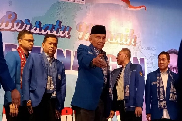 Zulkifli Hasan dan Amien Rais bersama kader PAN lainnya. (Foto: istimewa)