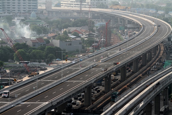 Tol layang Jakarta-Cikampek II (Elevated) di Bekasi, Jawa Barat. (Foto: Ant)