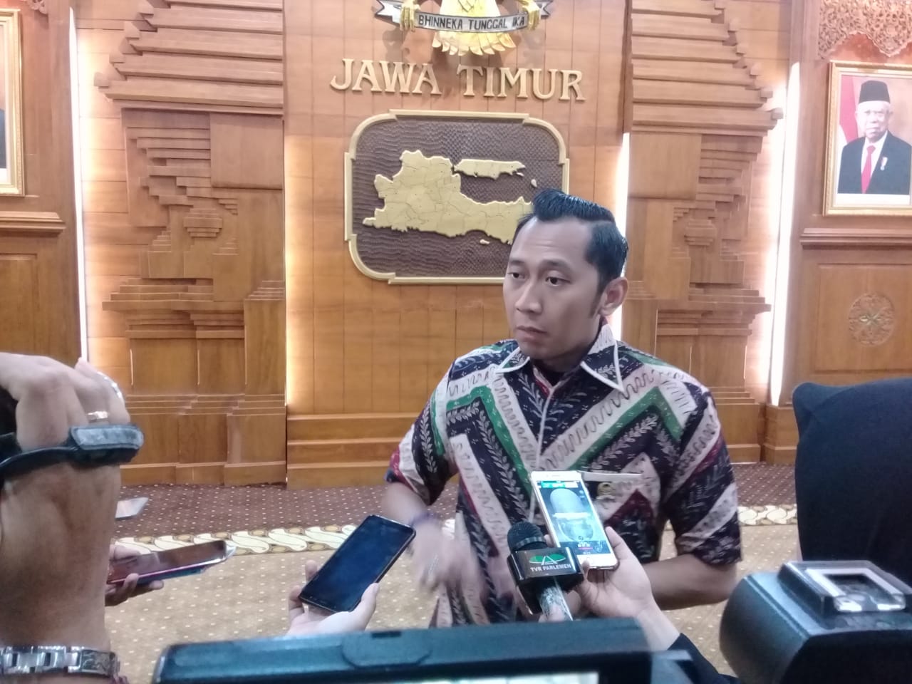 Wakil Ketua Banggar DPR RI, Edhie Baskoro Yudhoyono (Ibas) usai pertemuan dengan Pemprov Jatim di Grahadi. (Foto: Faiq/ngopibareng.id)