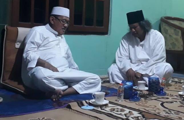 Pengasuh Pondok Pesantren Langitan, Tuban, KH Ubaidillah Faqih bersama Gus Muwafiq. (Foto; Istimewa) 