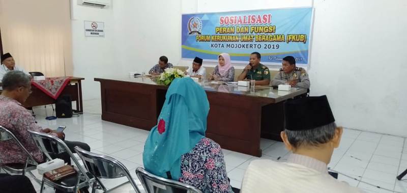 Danramil 0815/19 Magersari Kapten Inf Desto Jumeno saat Sosialisasi Peran dan Fungsi FKUB di Kecamatan Kranggan Kota Mojokerto