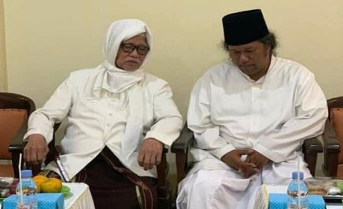 Gus Muwafiq bersama para ulama Pondok Pesantren Lirboyo Kediri, Jawa Timur, awal Desember 2019. (Foto:Twitter NU)