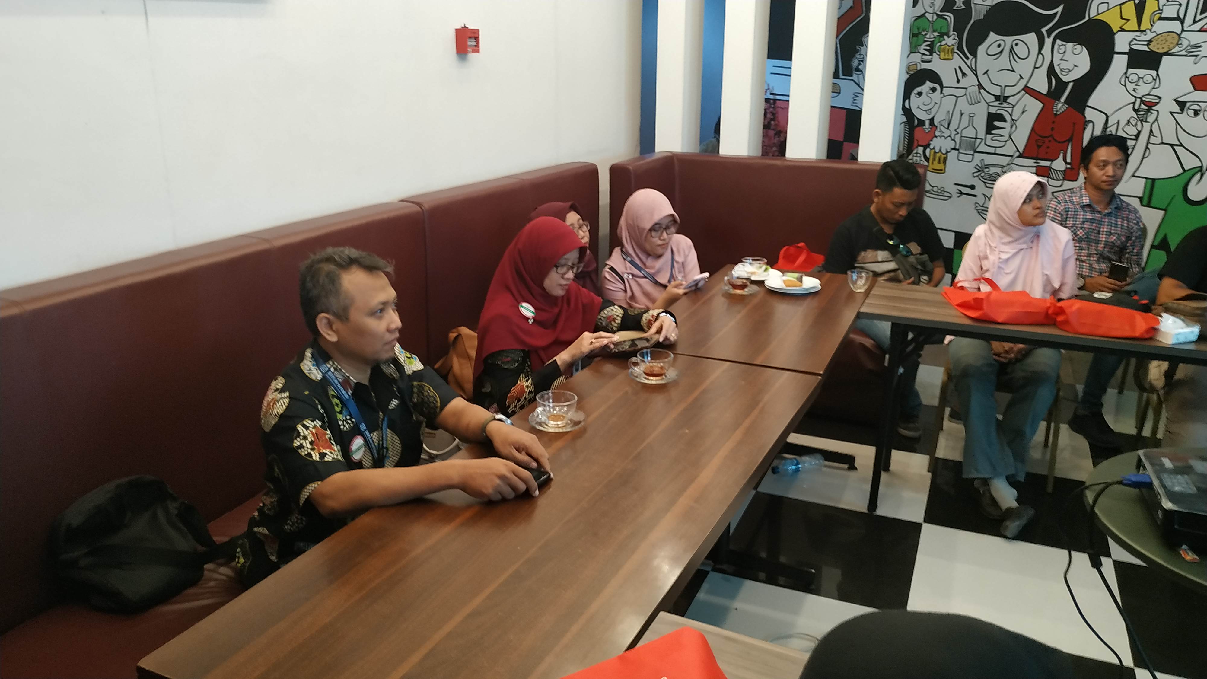 Kepala BPJS Kediri memberikan keterangan terkait kebijakan baru peraturan pindah kelas peserta BPJS Kesehatan. (Foto: Fendi/ngopibareng.id)