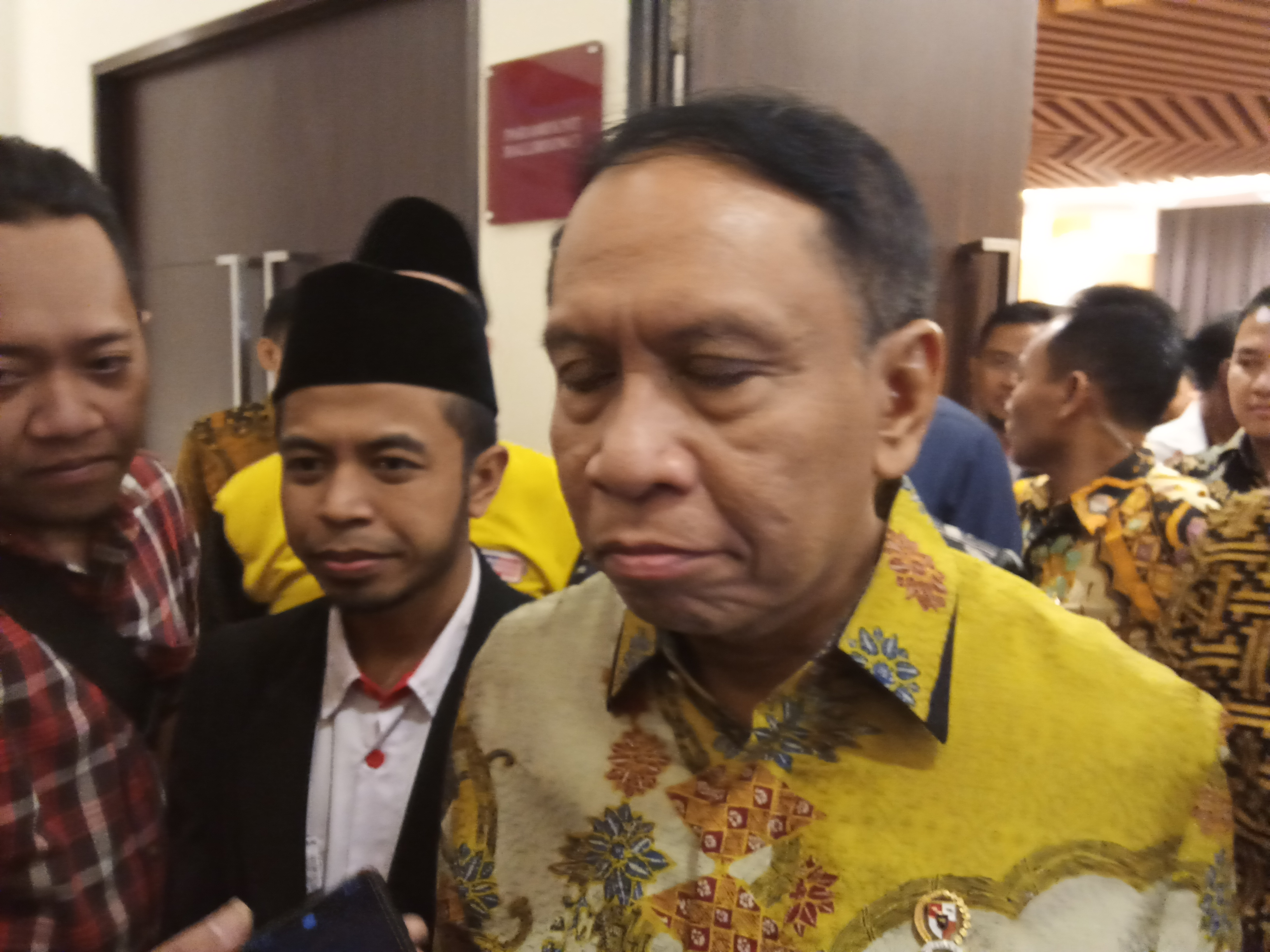 Menteri Pemuda dan Olahraga, Zainuddin Amali, saat diwawancarai di Hotel Atria, Kota Malang (Foto: Theo/ngopibareng.id)