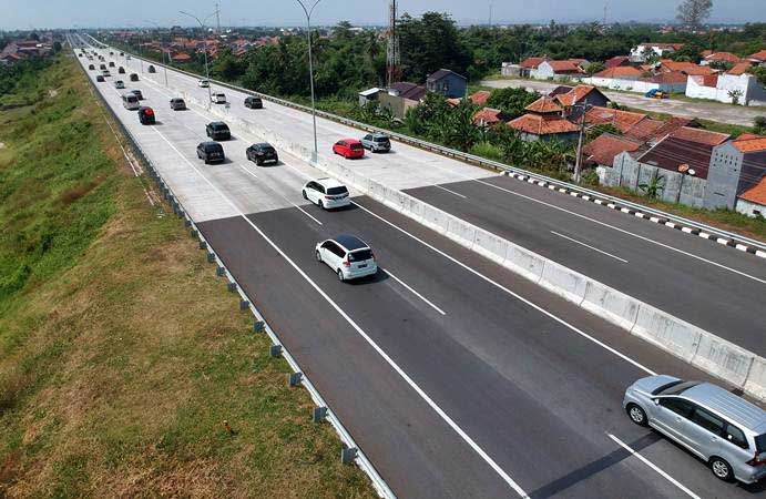 Tol Pejagan-Pemalang ramai lancar di Adiwerna, Kabupaten Tegal, Jawa Tengah. (Foto: Ant)